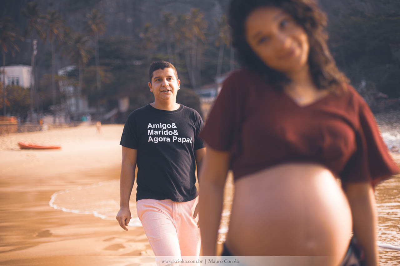 ensaio fotografico de gestante espontaneo na praia