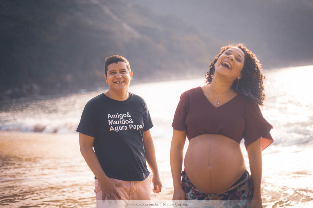 ensaio fotografico de gestante espontaneo na praia