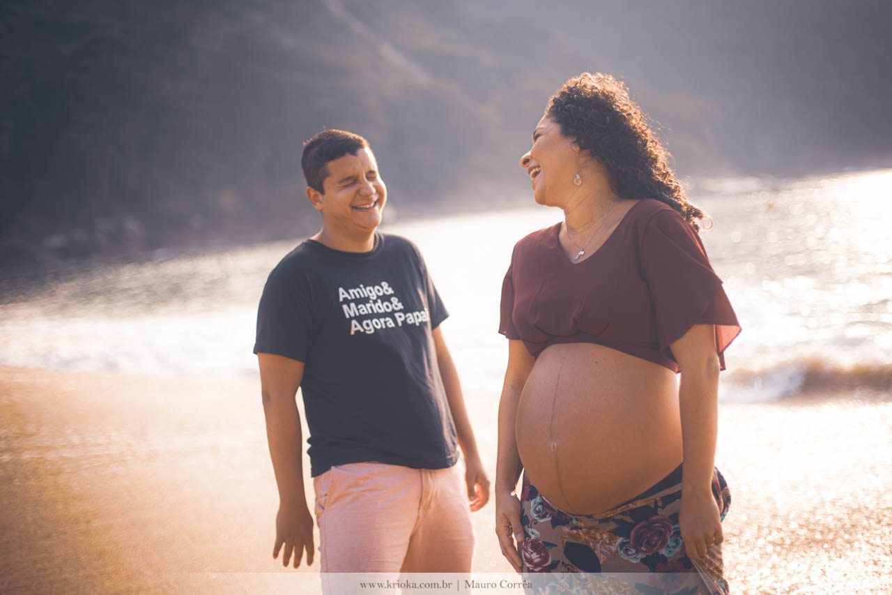 ensaio fotografico de gestante espontaneo na praia