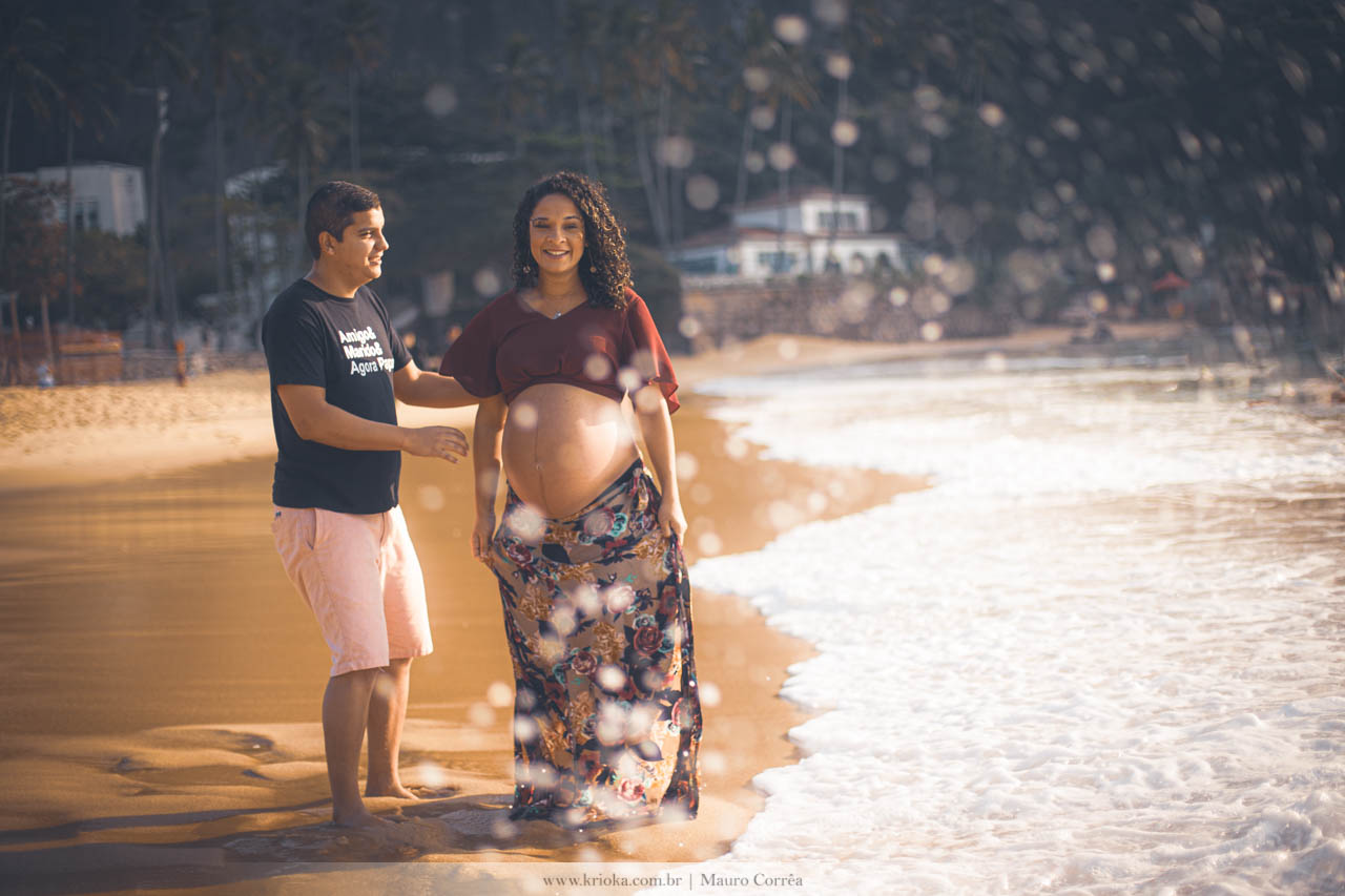 ensaio fotografico de gestante espontaneo na praia
