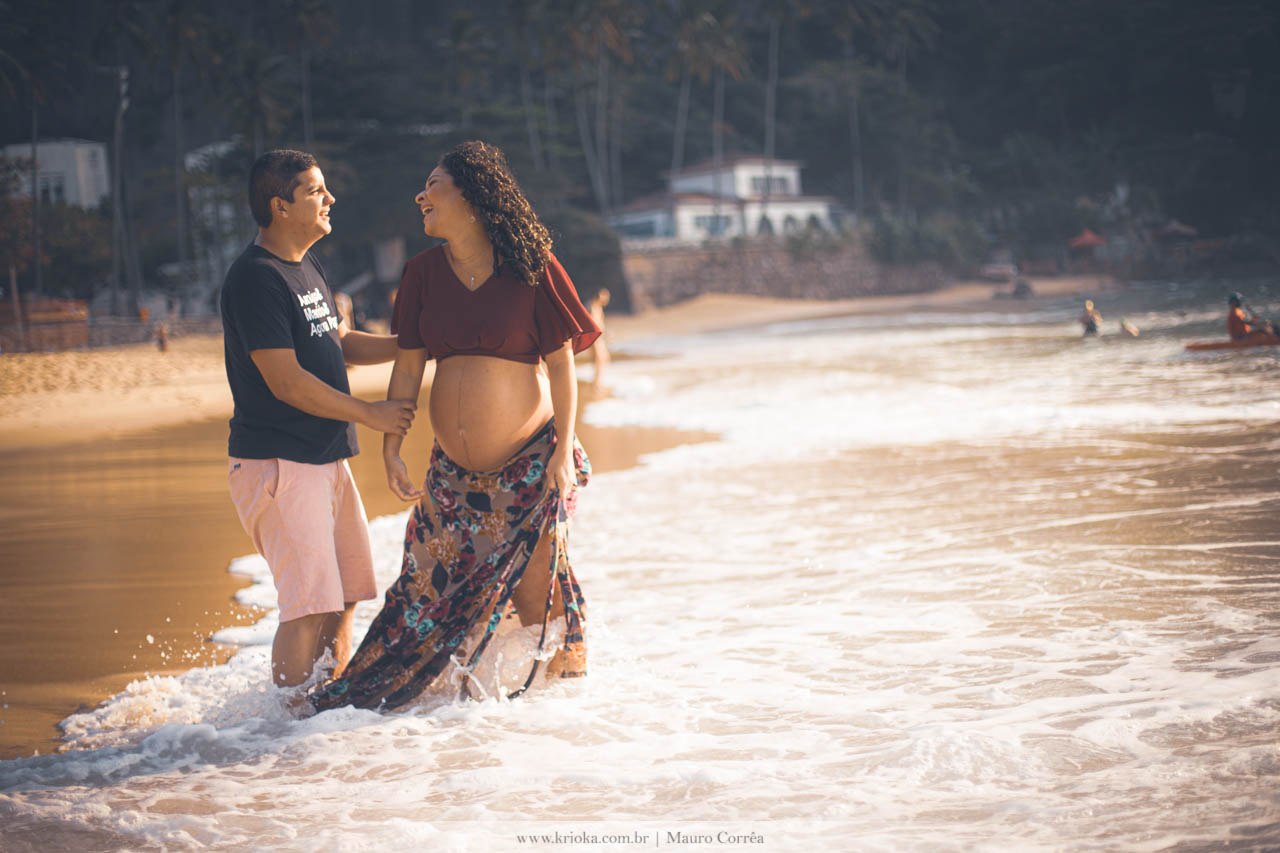 ensaio fotografico de gestante espontaneo na praia