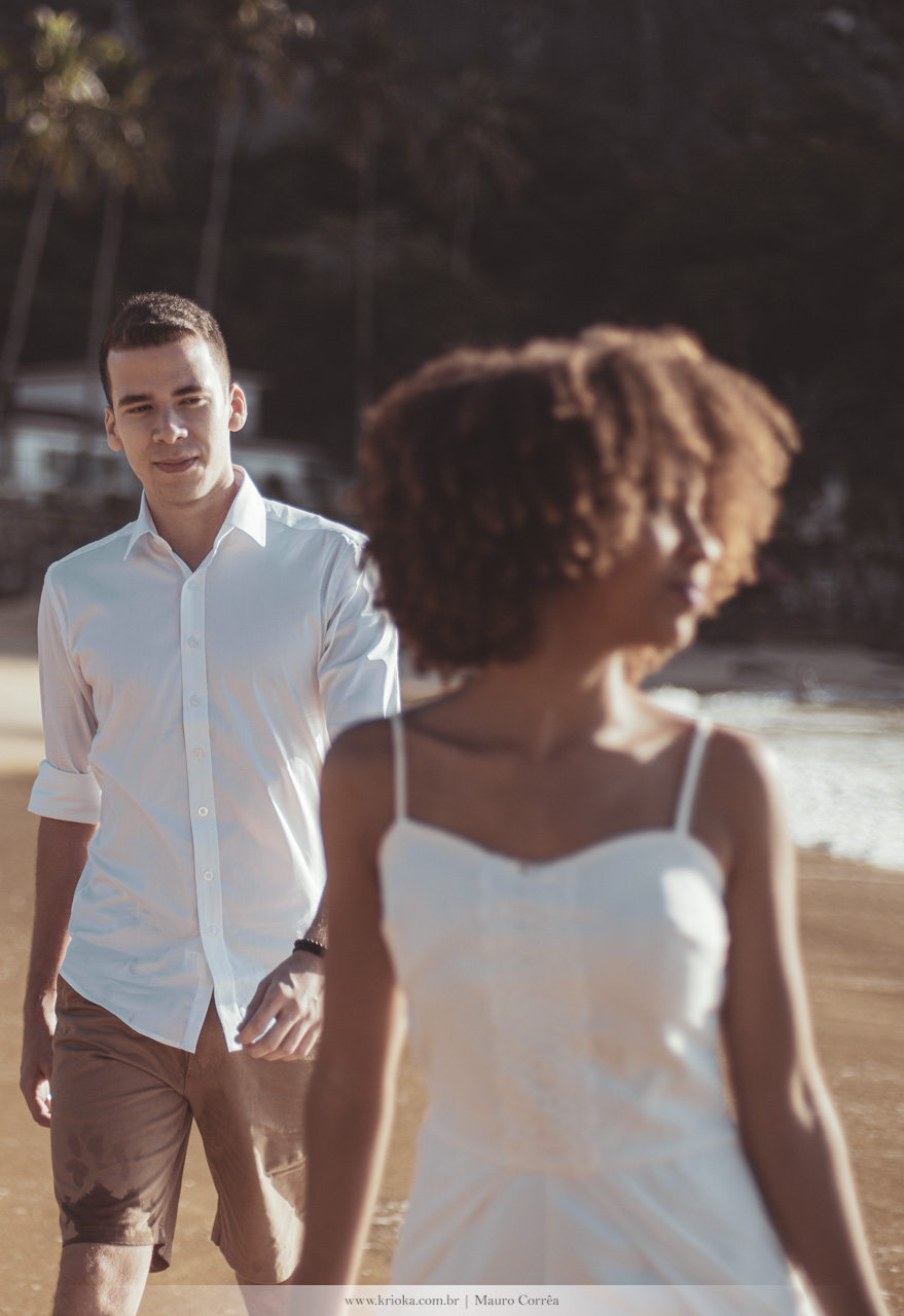 ensaio fotografico casal na praia da urca com carinho rio de janeiro