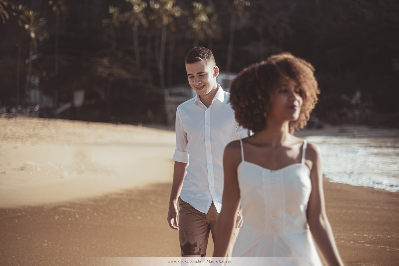 ensaio fotografico casal na praia da urca com carinho rio de janeiro