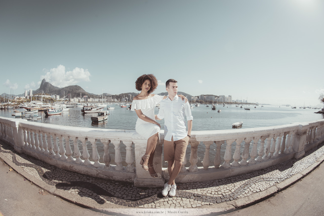 ensaio fotografico casal na urca sentados pose fashion rio de janeiro