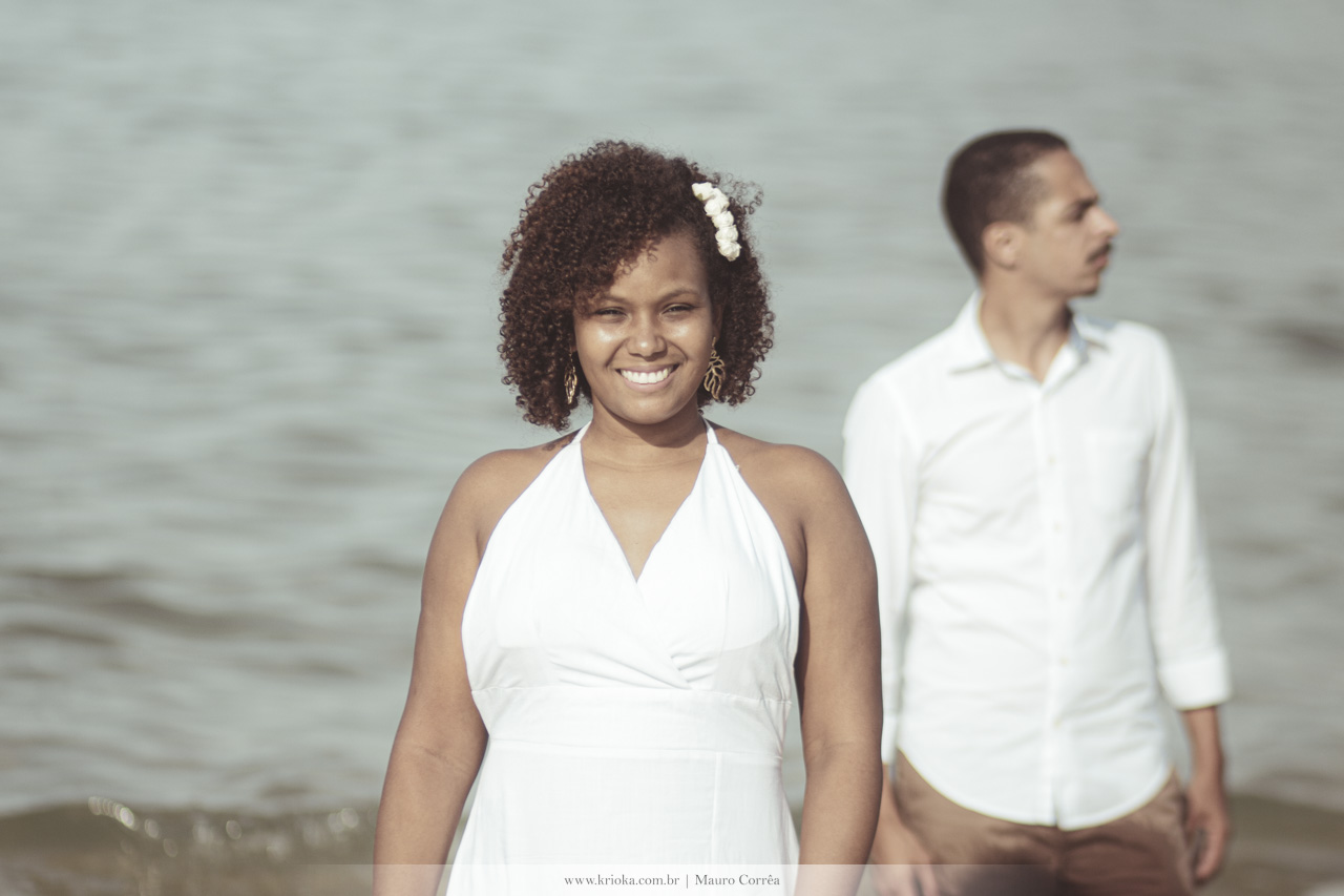 casal na beira da praia